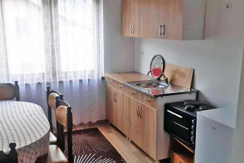 Lovely 1 Bedroom Within Walking Distance, Views Peje Eksteriør bilde